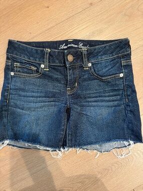 American Eagle low rise stretch size 4 denim jean shorts